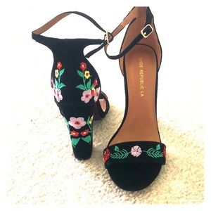NEW - Floral ankle strap shoe by Shoe Republica